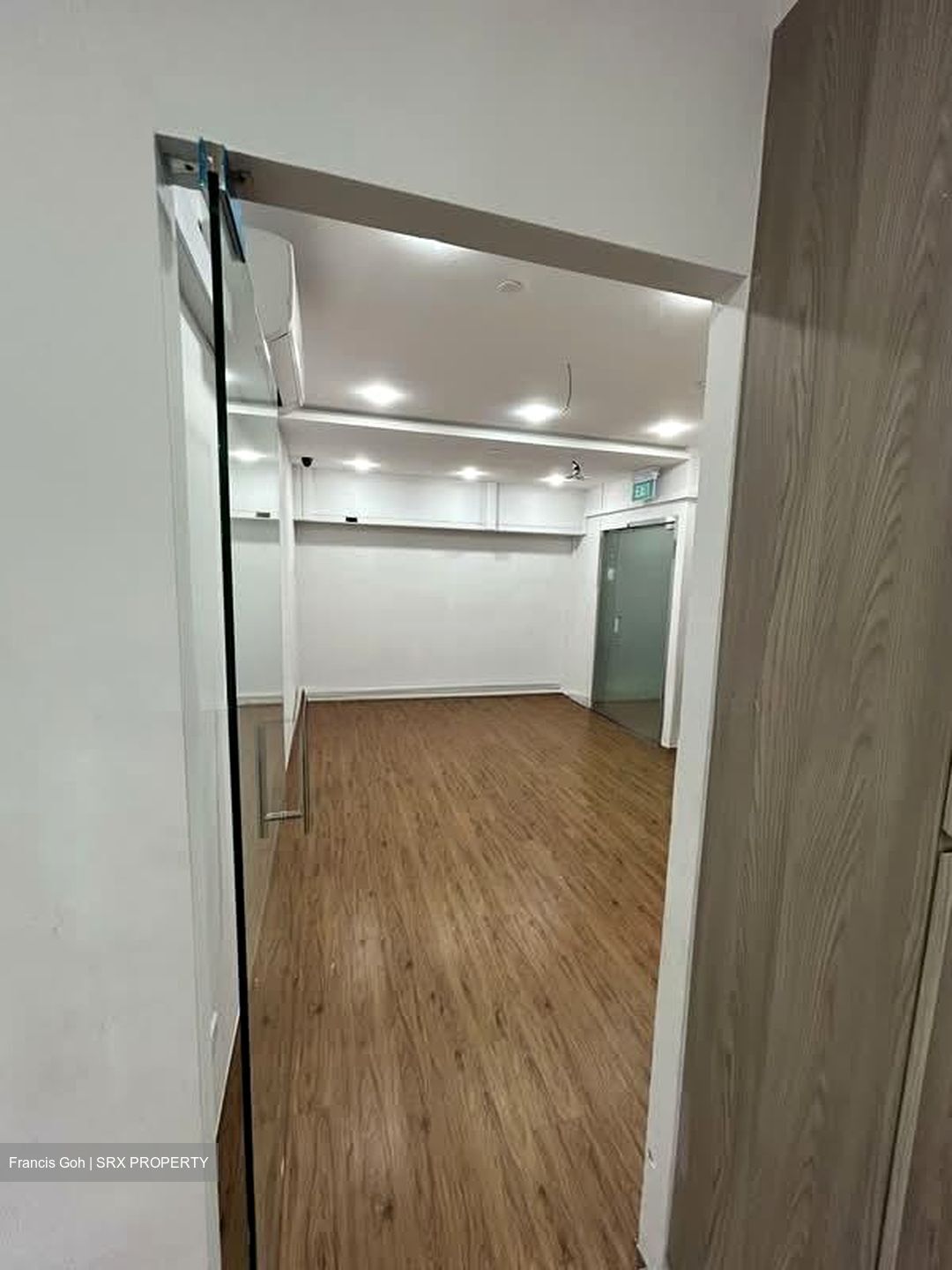 Parkway Centre (D15), Retail #578555231